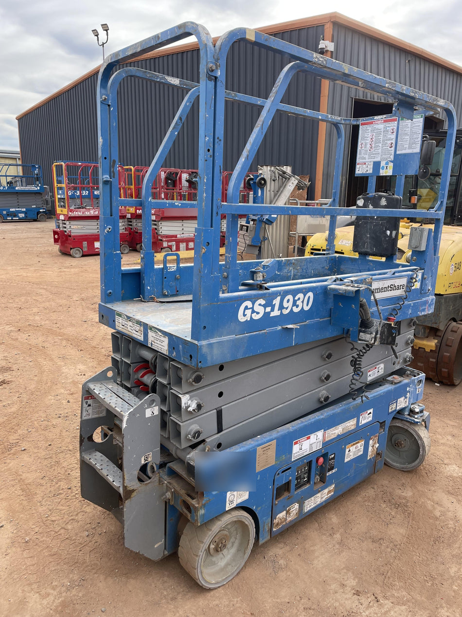 2019 Genie GS-1930 Fixed rails with chain Entry