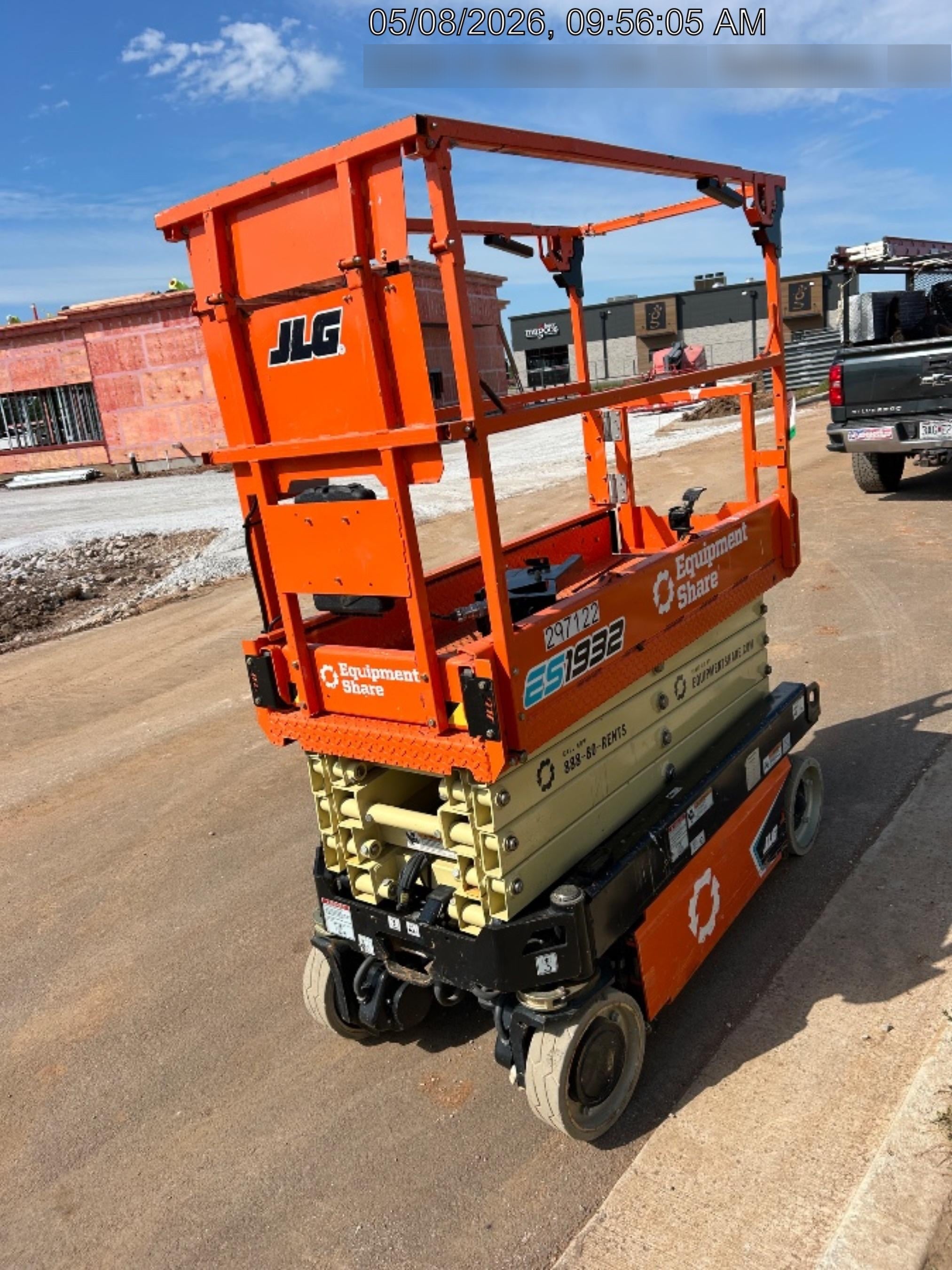 2023 JLG ES1932