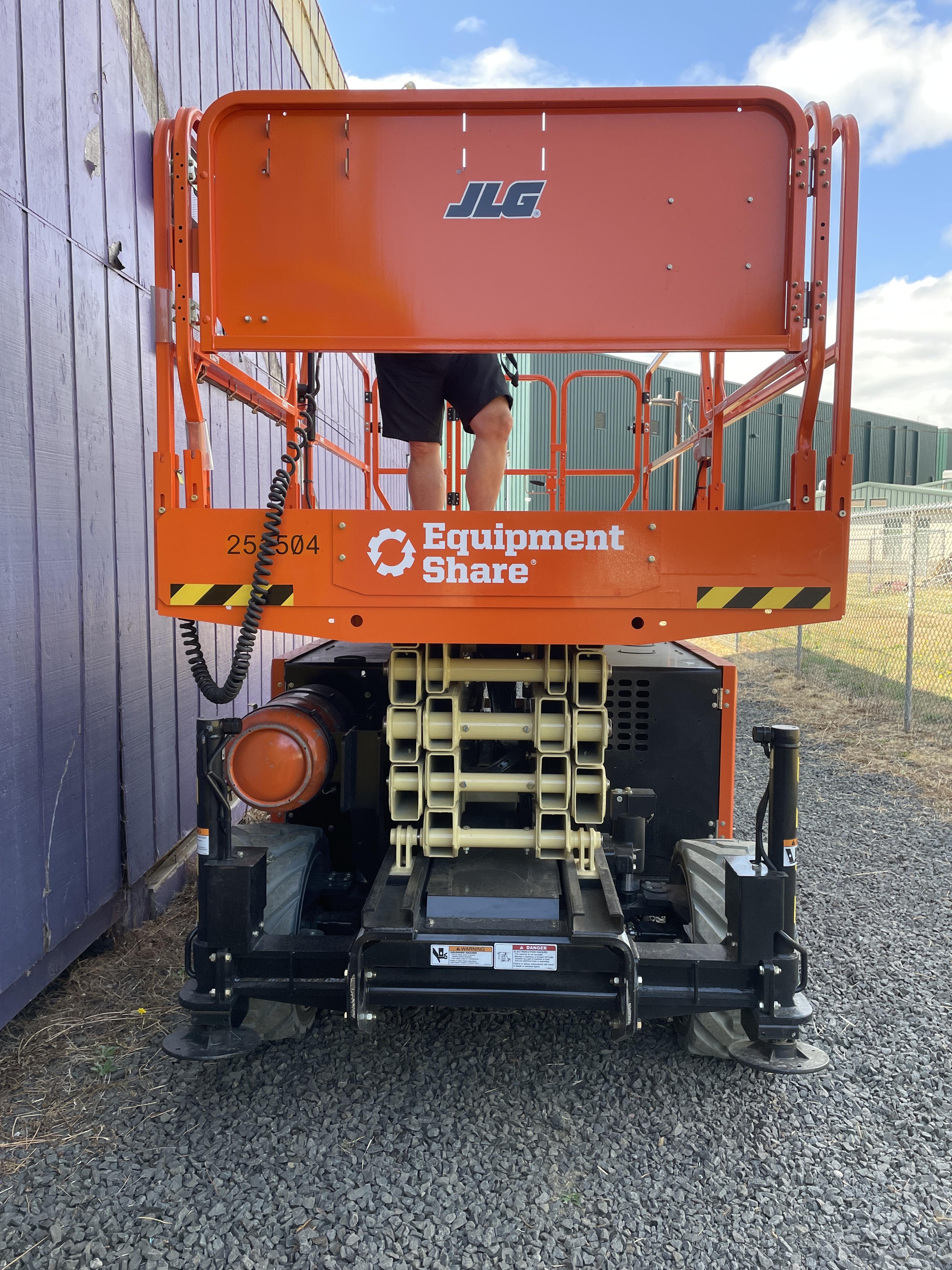 2022 JLG RT3369