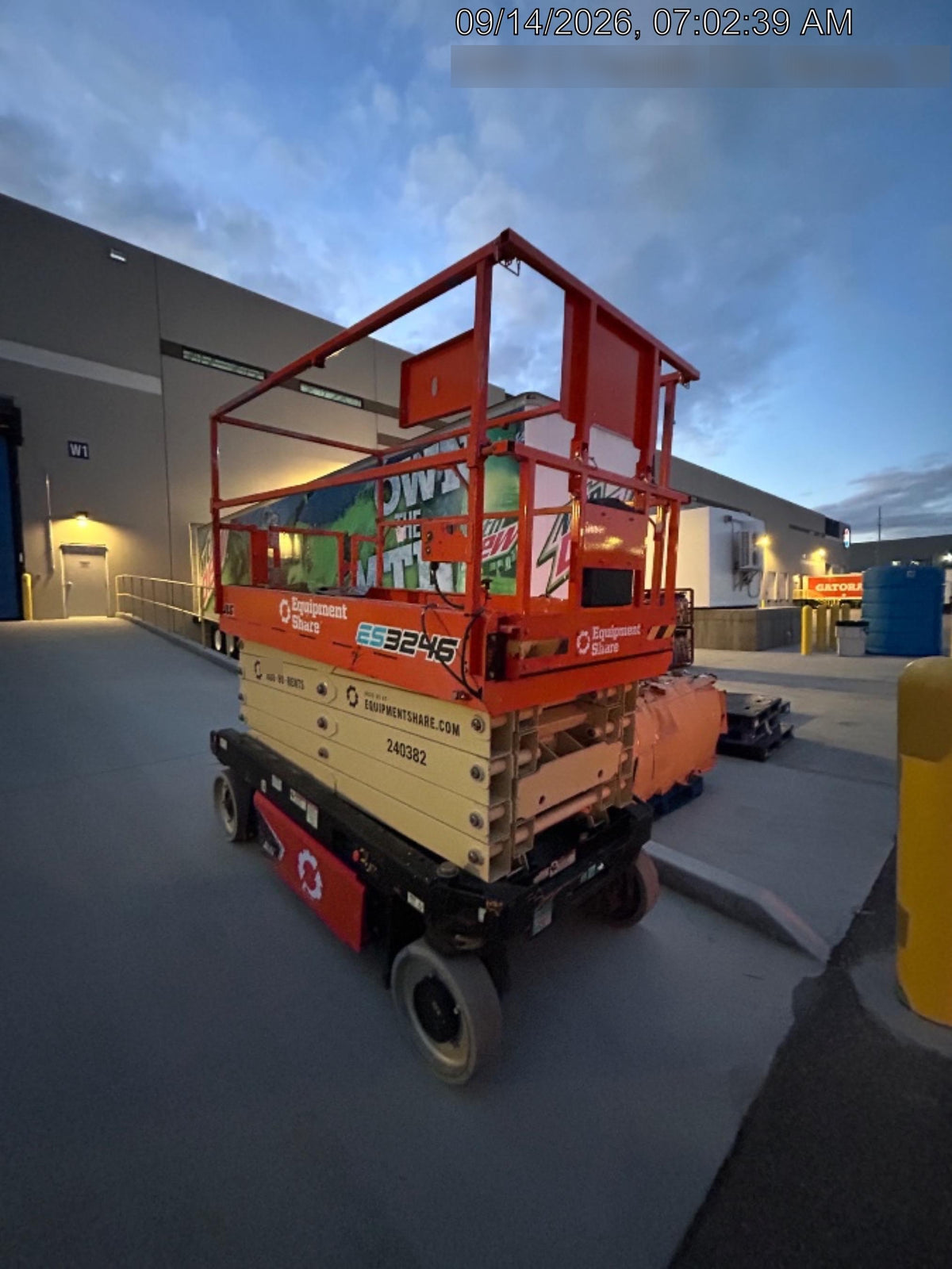 2022 JLG ES3246