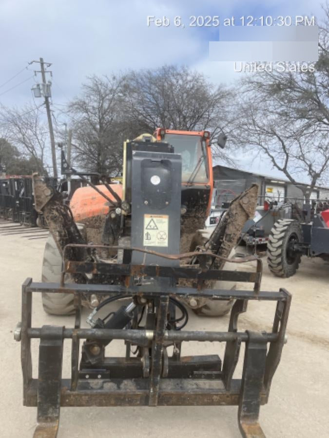 2021 JLG 1075