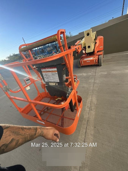 2019 JLG E400AJPN