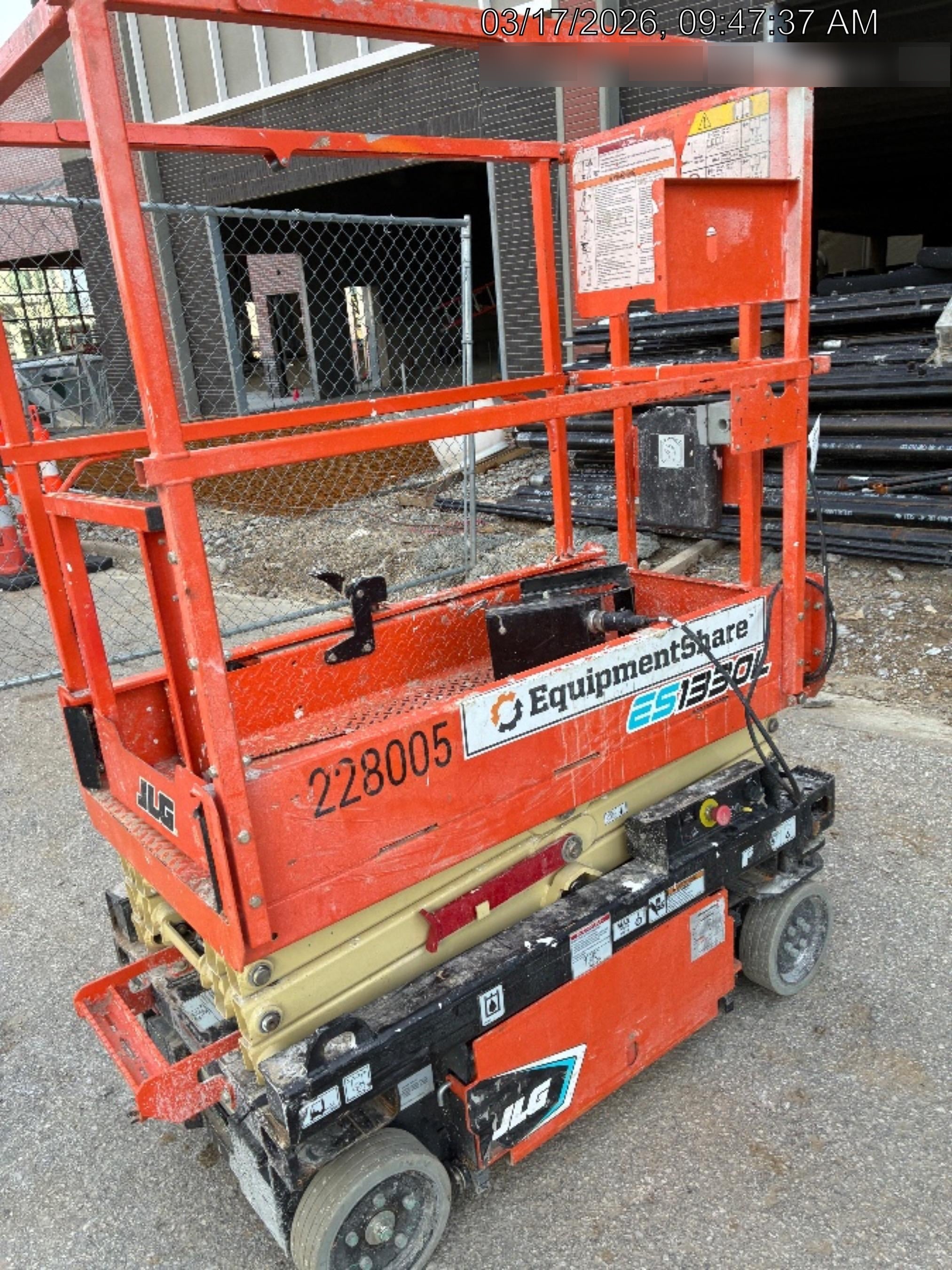 2022 JLG ES1330L