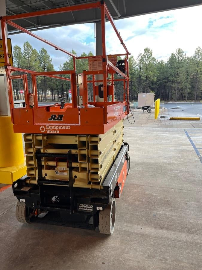 2025 JLG ES3246