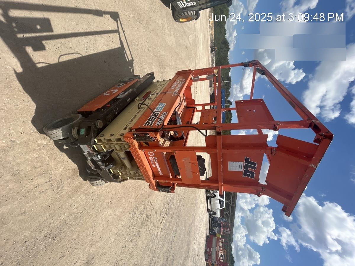 2022 JLG ES1932