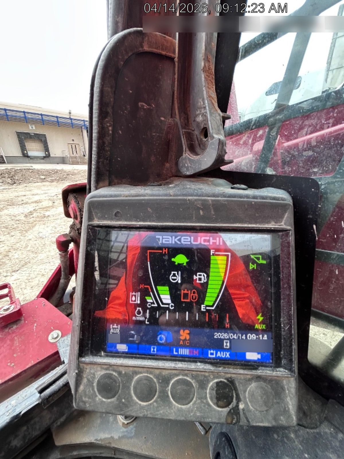 2023 TAKEUCHI TL10V2-CR