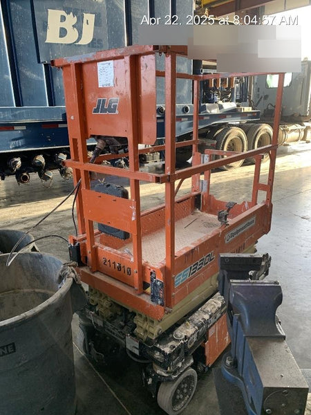 2022 JLG ES1330L