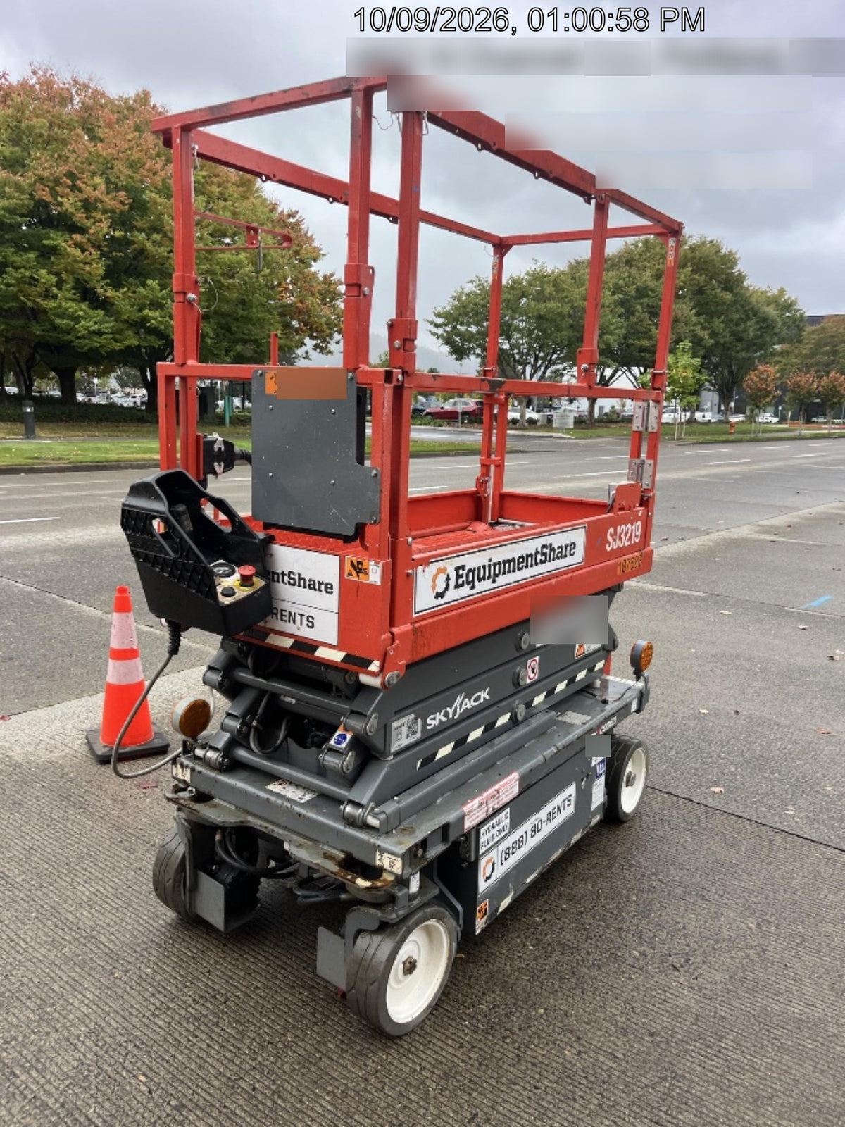2020 Skyjack SJIII-3219 Solid NM Tires, Half height spring hinged entry gate, Dual Beacons, 800W Inverter