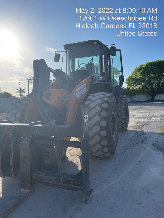 2018 Case 821G CLOSED CAB, JRB 418 STYLE HYD COUPLER