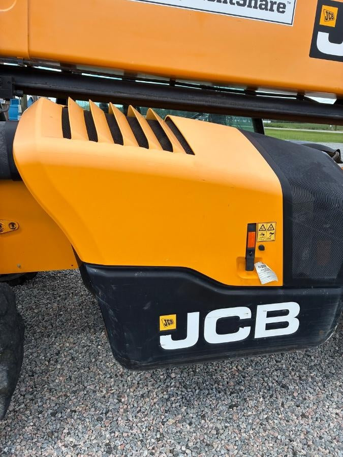 2021 JCB 510-56