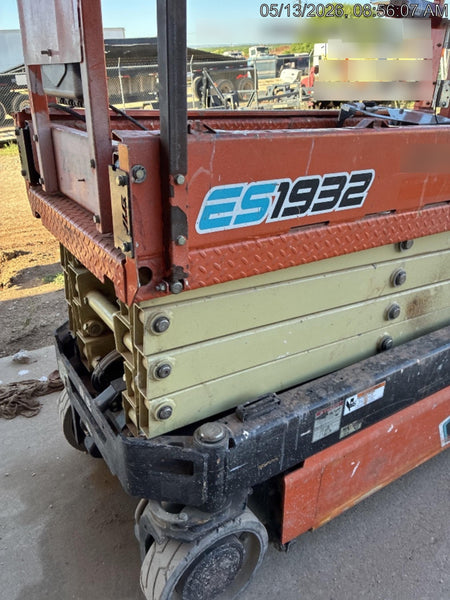 2022 JLG ES1932