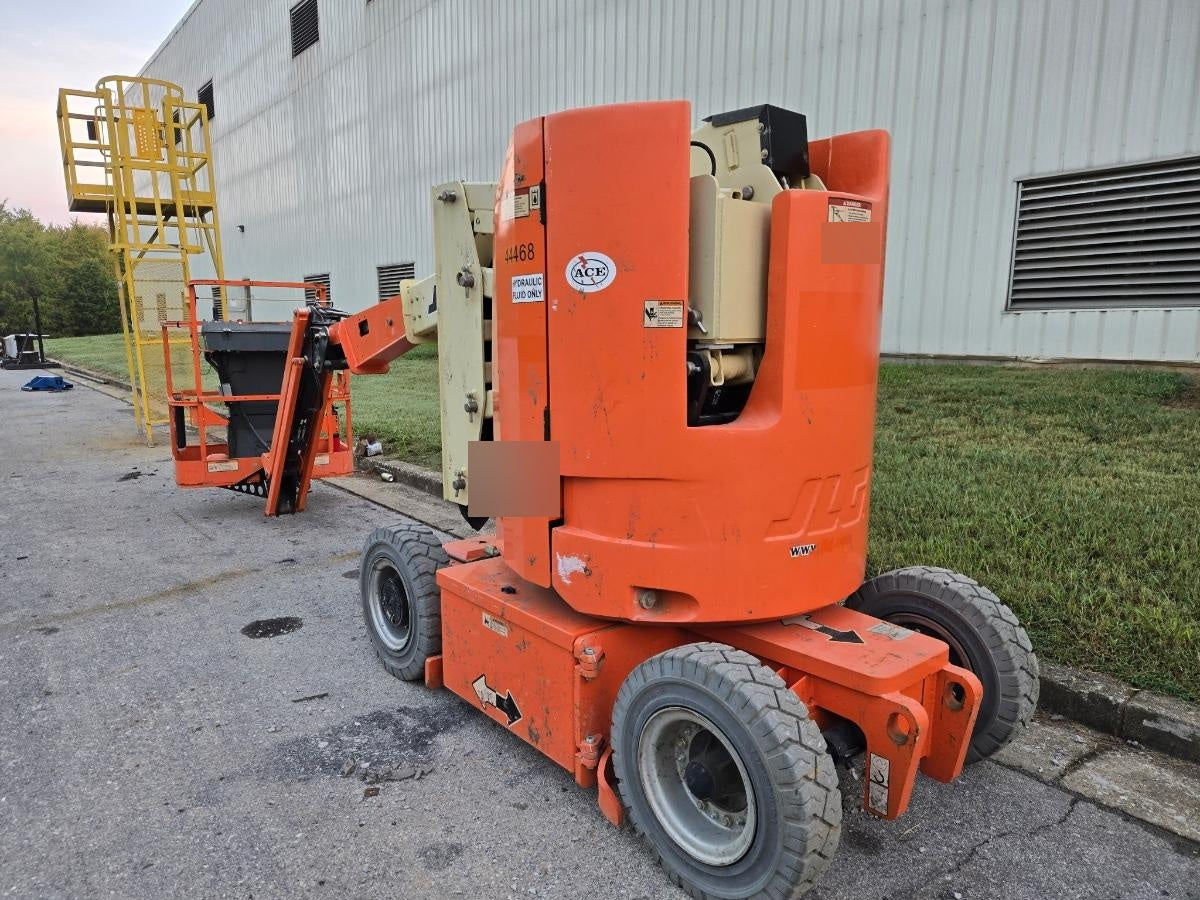 2019 JLG E300AJP