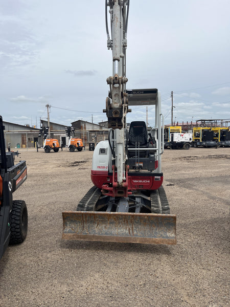 2023 TAKEUCHI TB235-2R