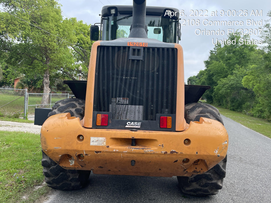 2016 Case 821F CLOSED CAB, JRB 418 STYLE HYD COUPLER