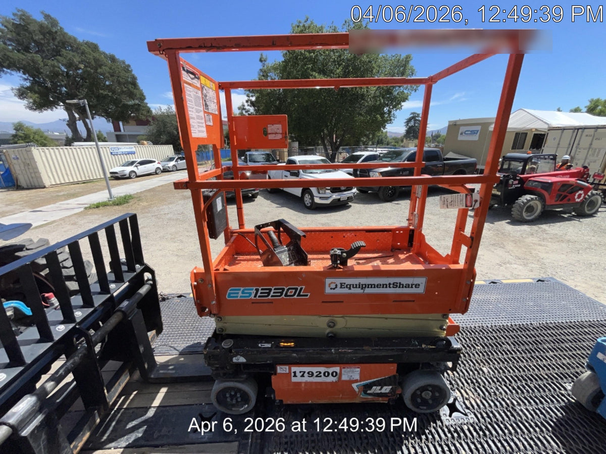 2021 JLG ES1330L