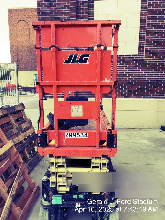 2022 JLG ES1932