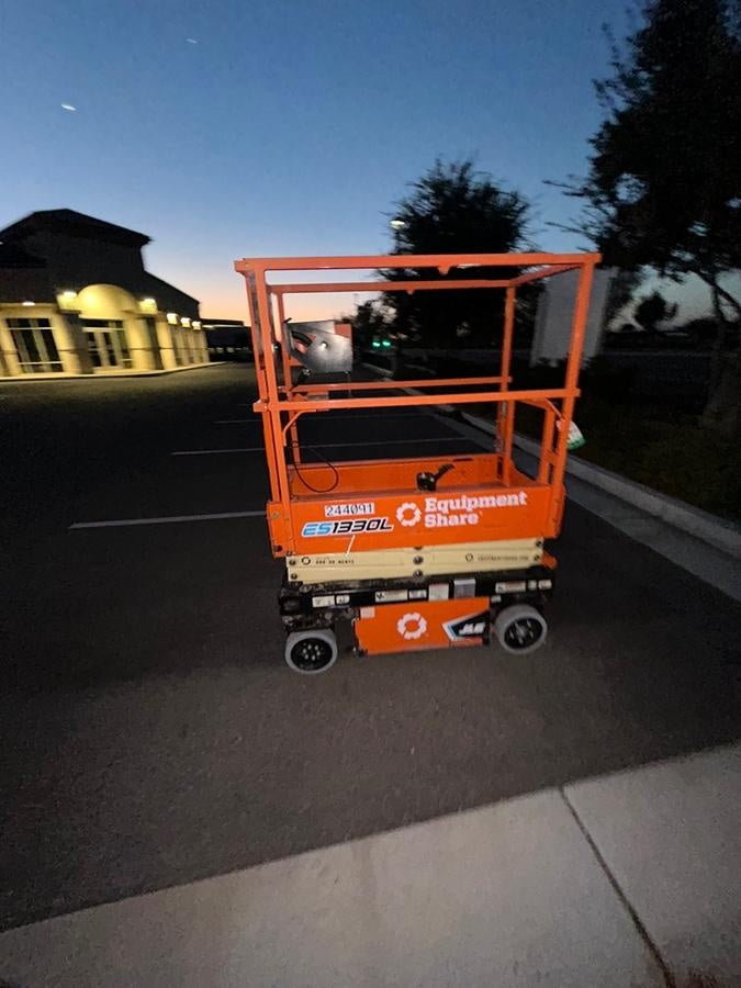 2022 JLG ES1330L