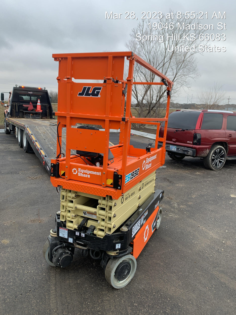 2023 JLG ES1932
