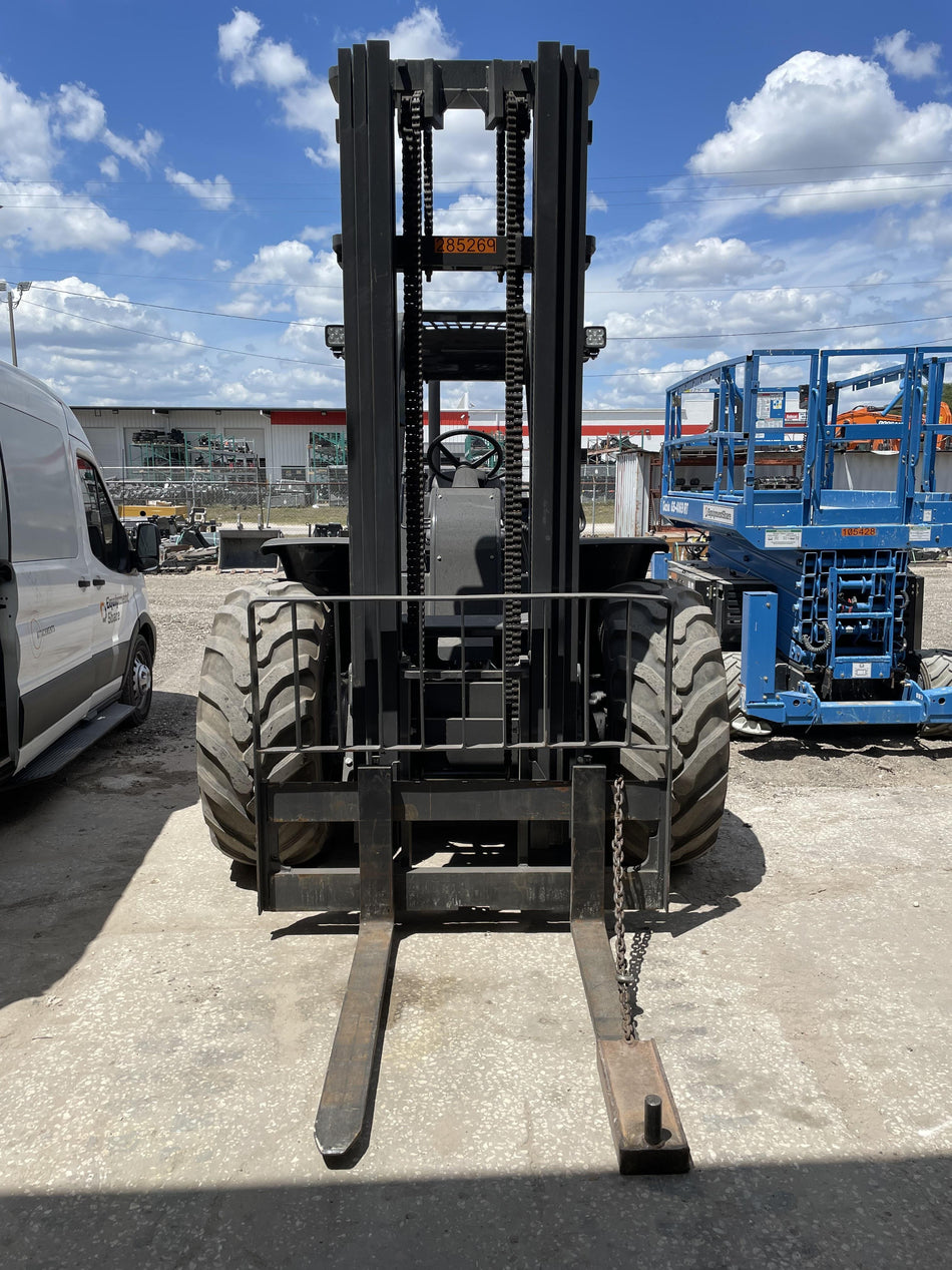 2023 CASE 588H