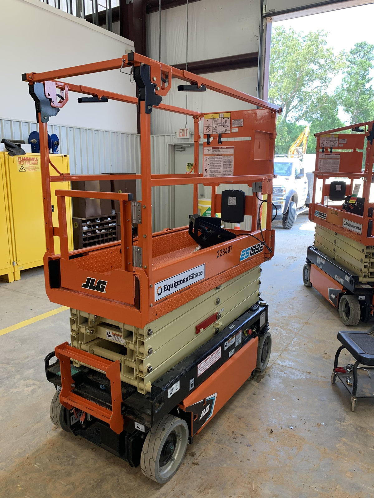 2022 JLG ES1932