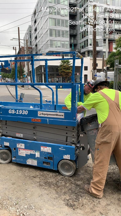 2020 Genie GS-1930 Solid Non Marking Tires, Beacon, Folding rails with half height swing gate, 800W Inverter