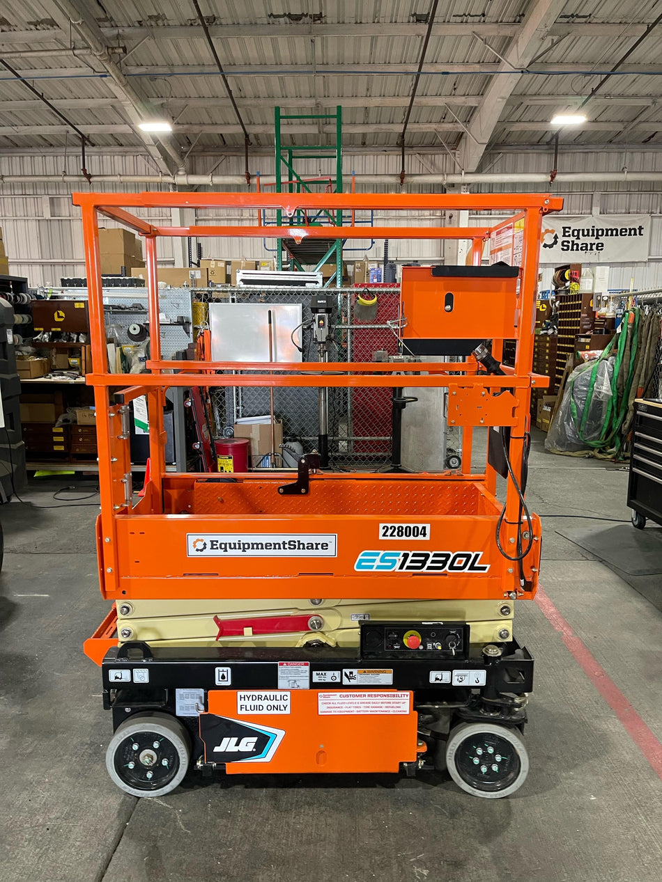 2022 JLG ES1330L