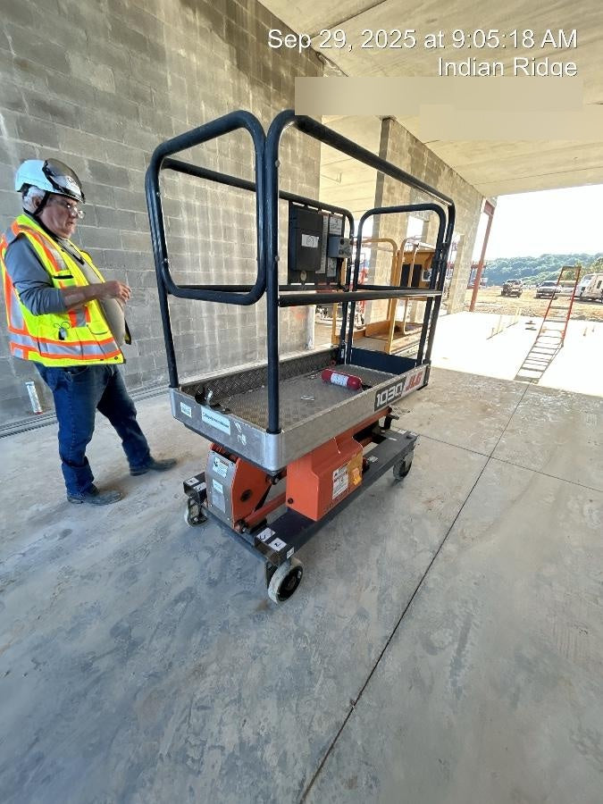 2023 JLG 1030P