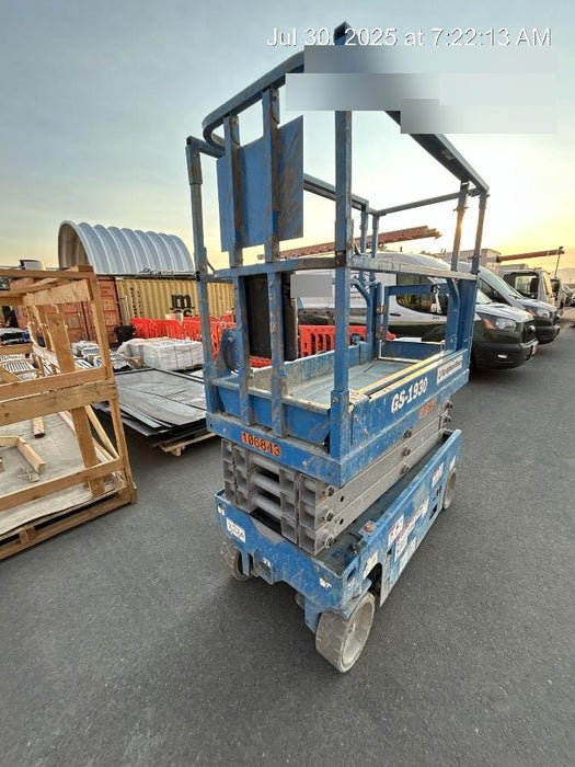 2020 Genie GS-1930 Solid Non Marking Tires, Beacon, Folding rails with half height swing gate, 800W Inverter