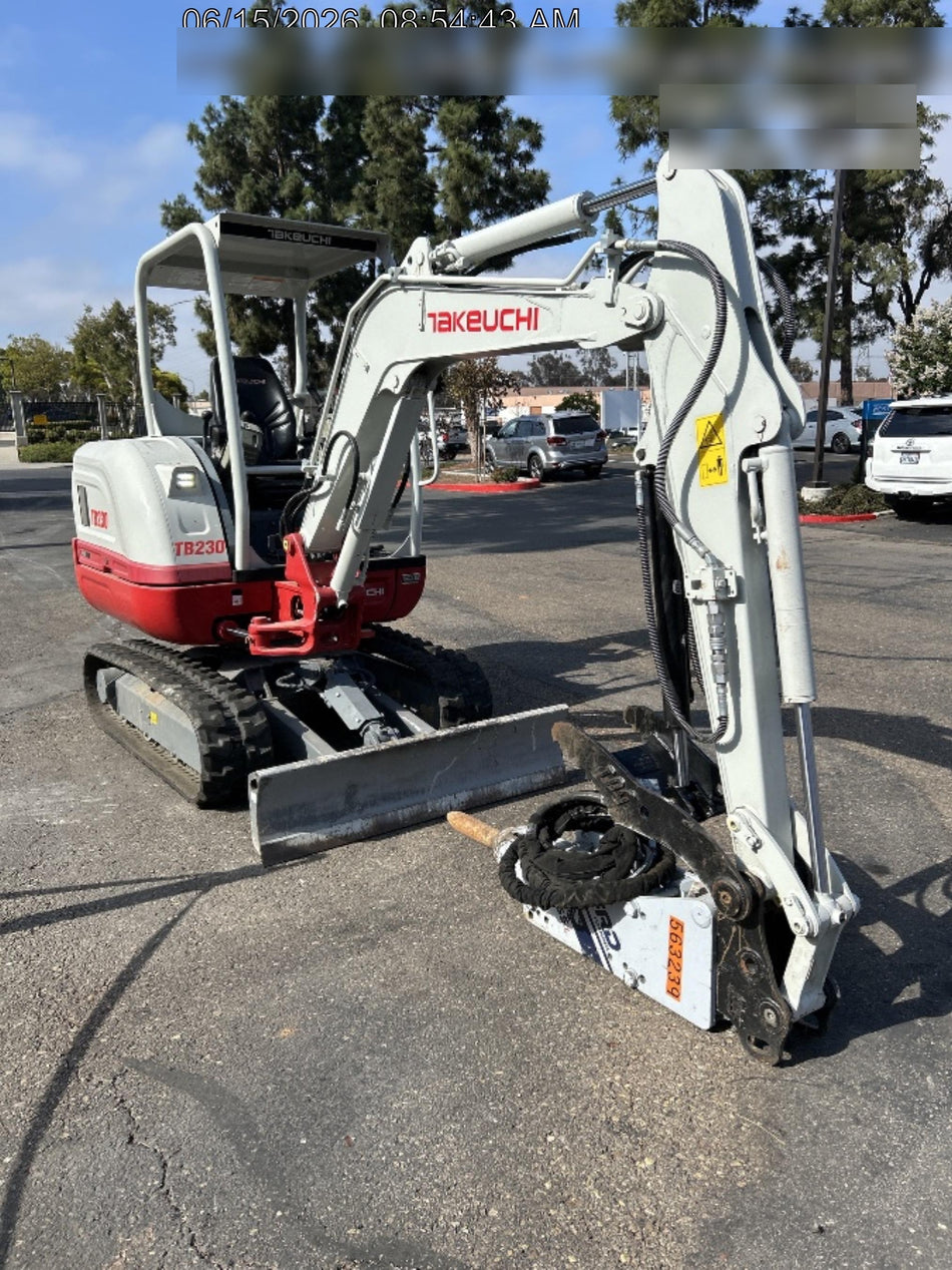 2022 TAKEUCHI TB230R