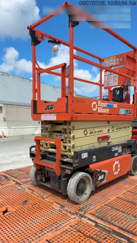 2023 JLG ES1932