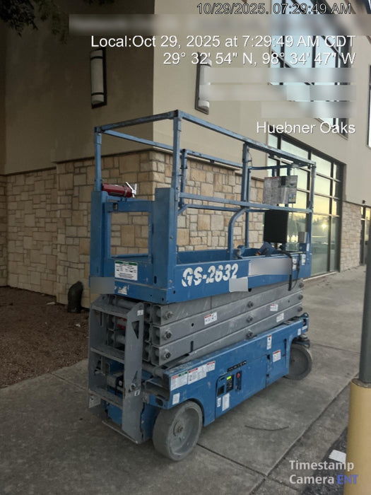 2019 Genie GS-2632 Folding rails with half height swing gate