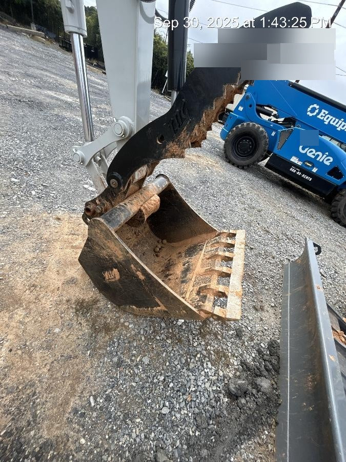 2025 TAKEUCHI 36" Bucket - Takeuchi