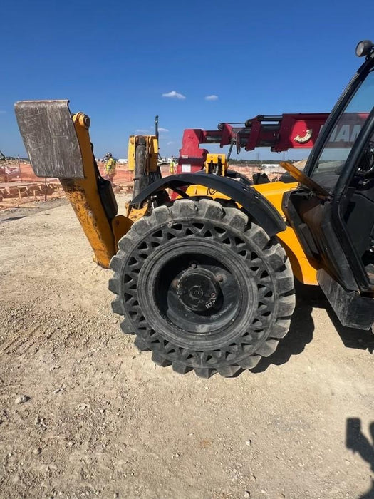 2020 JCB 510-56 Canopy, 74 HP, Solid Tires, STD Worklight, Beacon, Aux Hydraulics, Lifting Eye, Back up Alarm w/66" Carriage/60" Forks