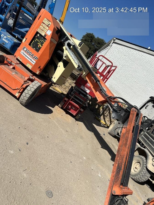 2019 JLG E300AJP
