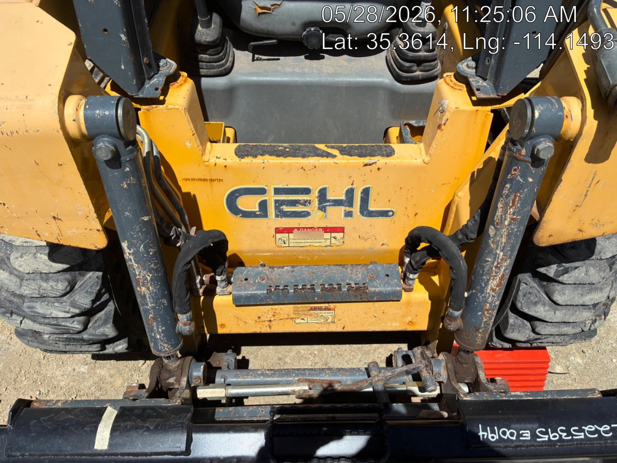2016 GEHL R135