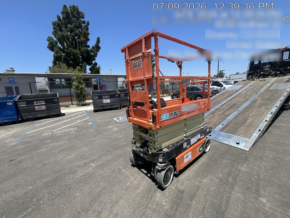 2022 JLG ES1932
