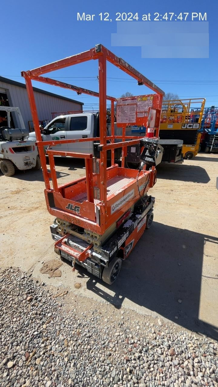 2021 JLG ES1330L