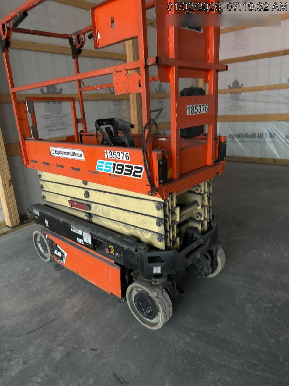 2021 JLG ES1932