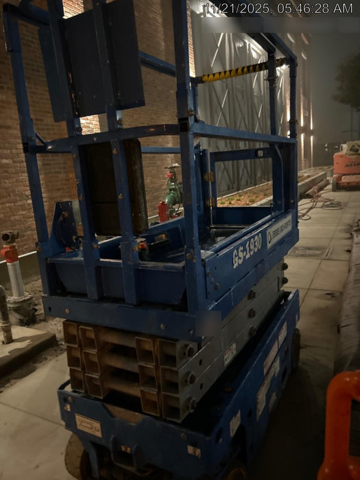 2020 Genie GS-1930 Solid Non Marking Tires, Beacon, Folding rails with half height swing gate, 800W Inverter