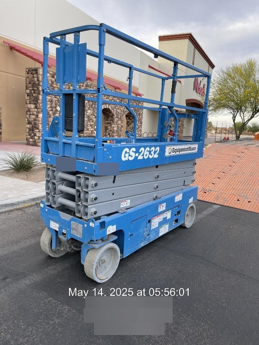 2019 Genie GS-2632 Folding rails with half height swing gate