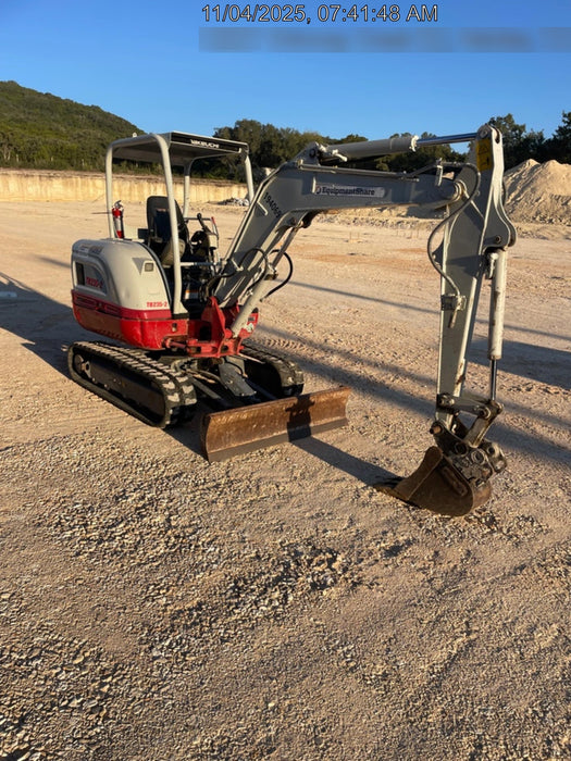 2021 TAKEUCHI TB235-2R