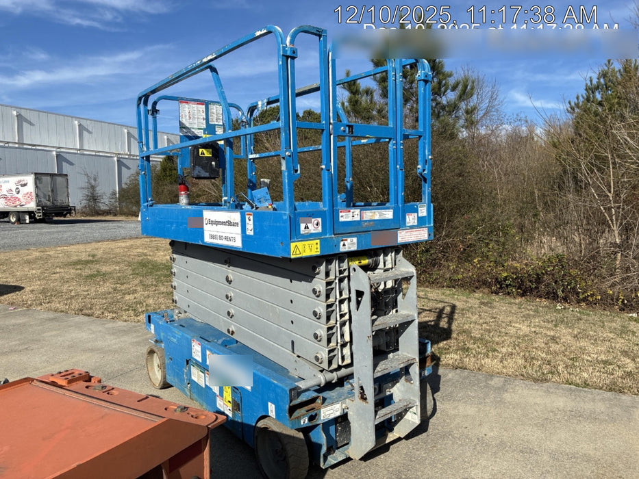 2019 Genie GS-4047 Folding rails with half height swing gate