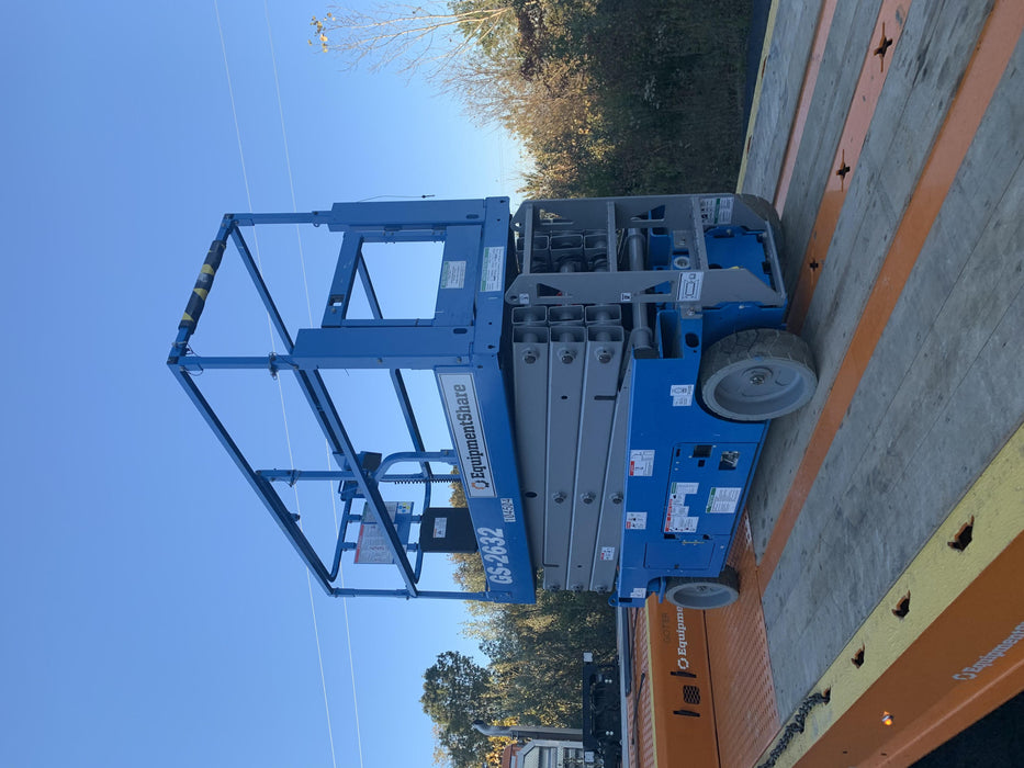 2020 Genie GS-2632 Solid NM Tires, Folding Rails with Half-Height Swing Gate, Beacon