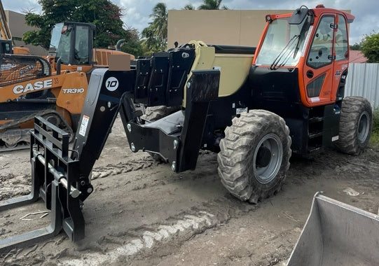 2022 JLG 1075