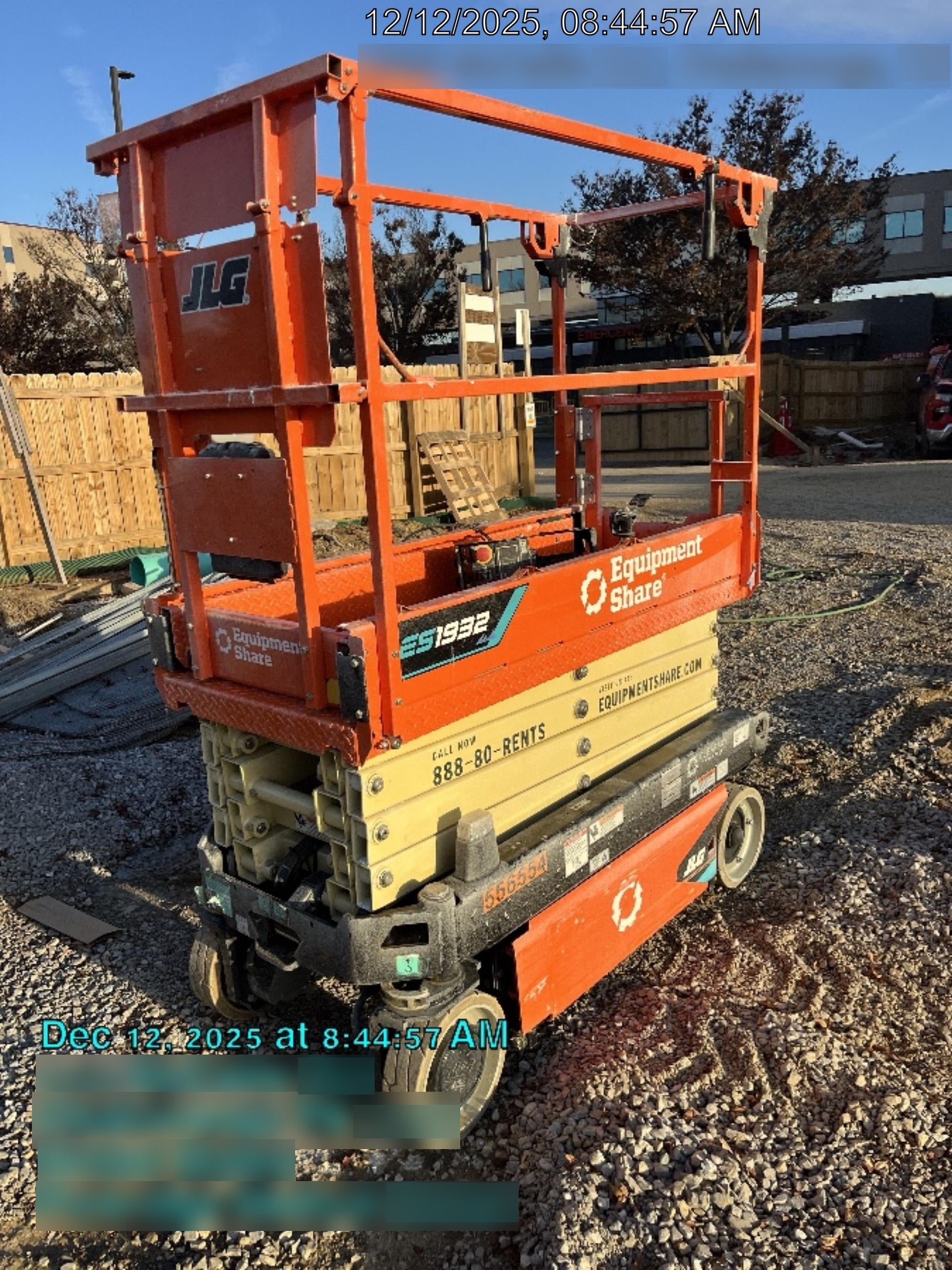 2025 JLG ES1932
