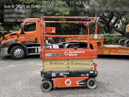 2023 JLG ES1932
