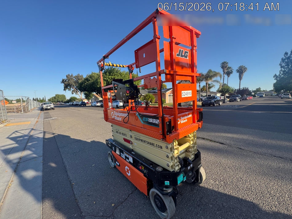 2025 JLG ES1932