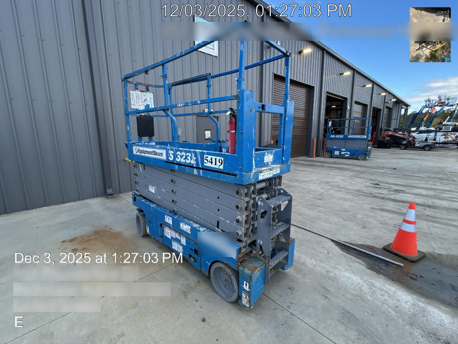 2017 Genie GS-3232 32' Narrow Scissor Lift