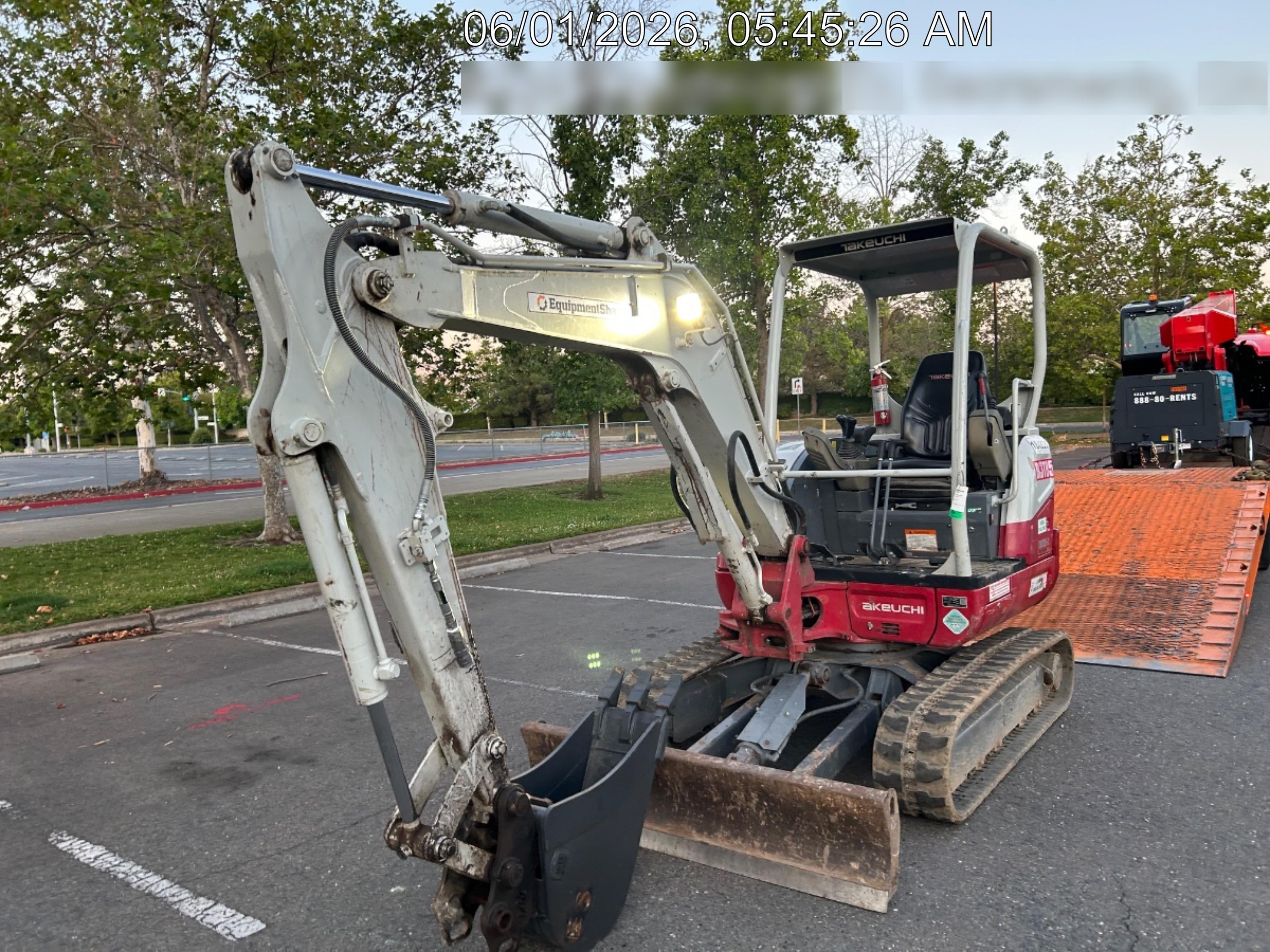 2021 TAKEUCHI TB235-2R