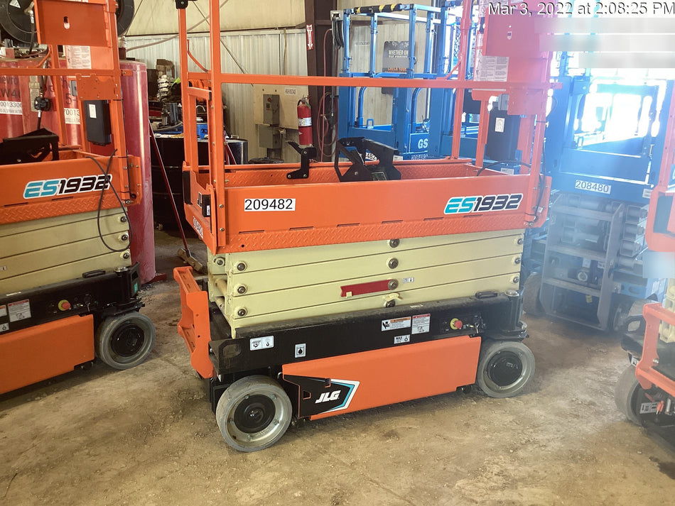 2022 JLG ES1932